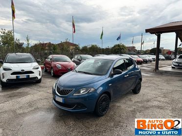 Lancia Ypsilon 1.0 FireFly 5 porte S&S Hybrid Ecochic Silver