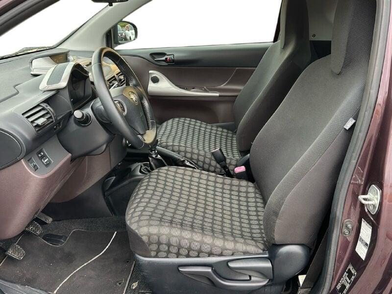 Toyota iQ VVT-I ZERO