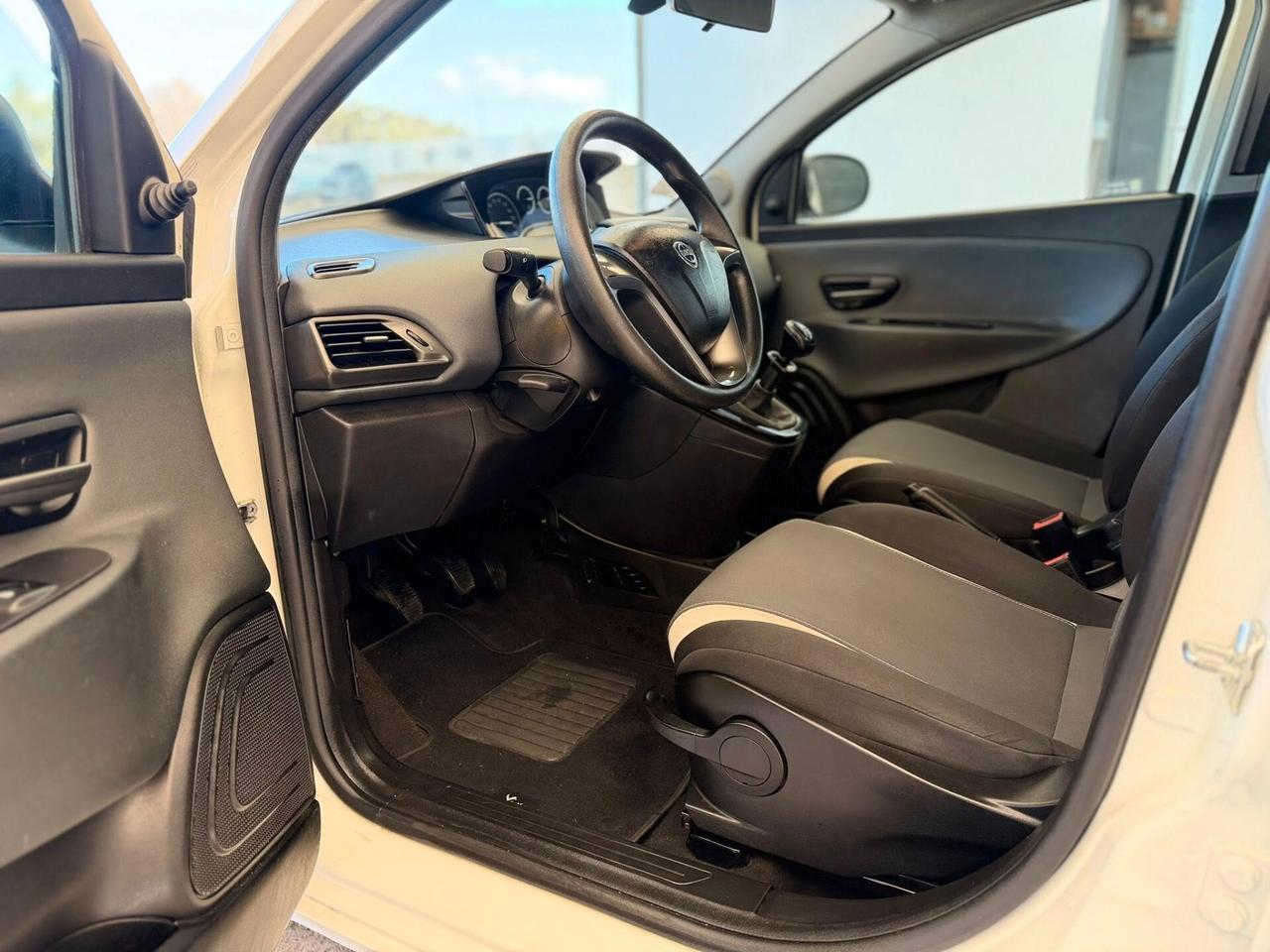 Lancia Ypsilon 1.2 69 CV 5 porte Elefantino