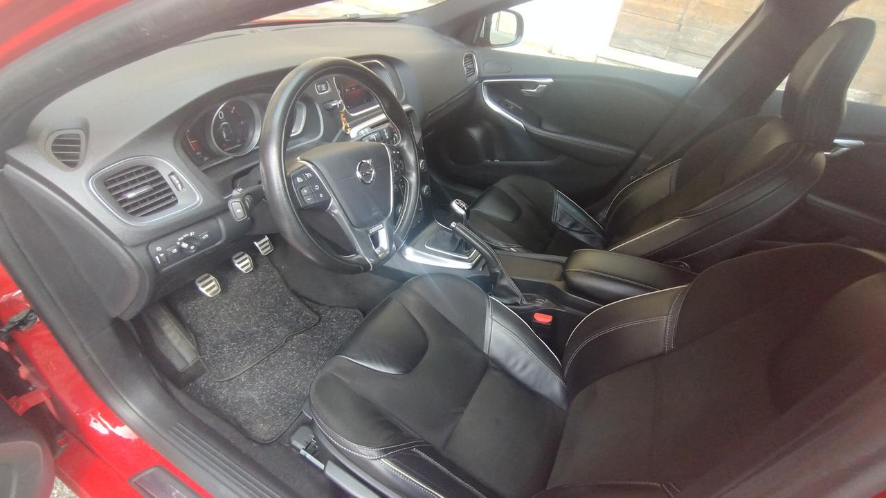 Volvo V40 D2 R-design