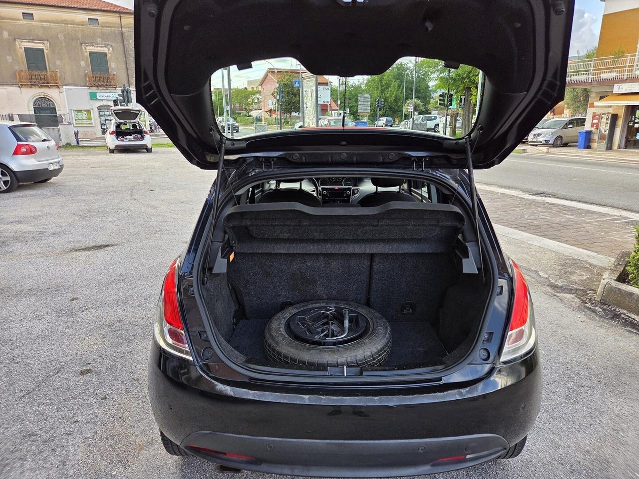 LANCIA YPSILON 1.2BENZINA/GPL 69CV OK NEOPATE-2013