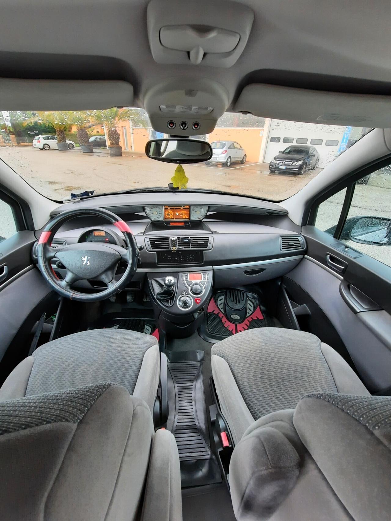 Peugeot 807 2.0 HDi FAP SV 7 POSTI
