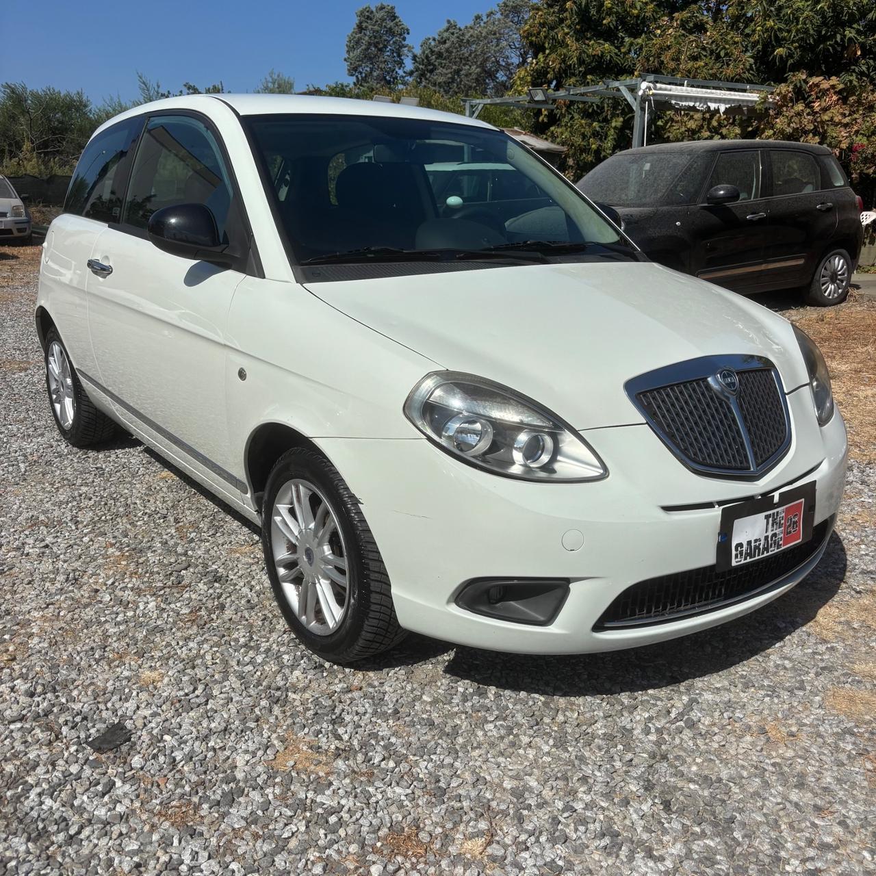 Lancia Ypsilon 1.3 MJT 75 CV Unyca