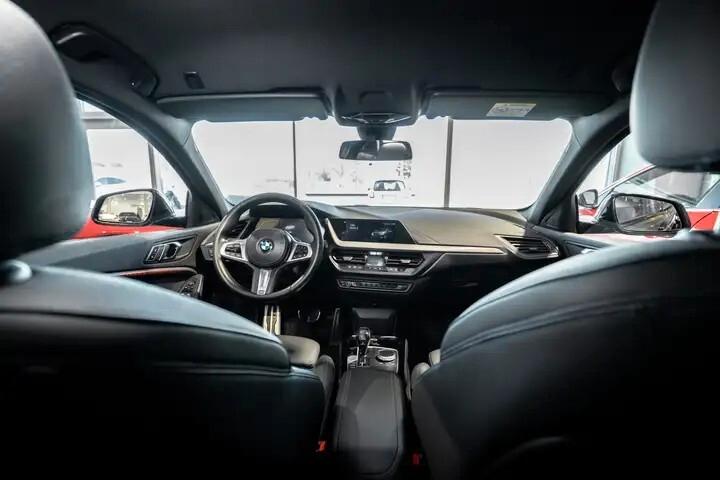 Bmw 118 118d 5p. Msport