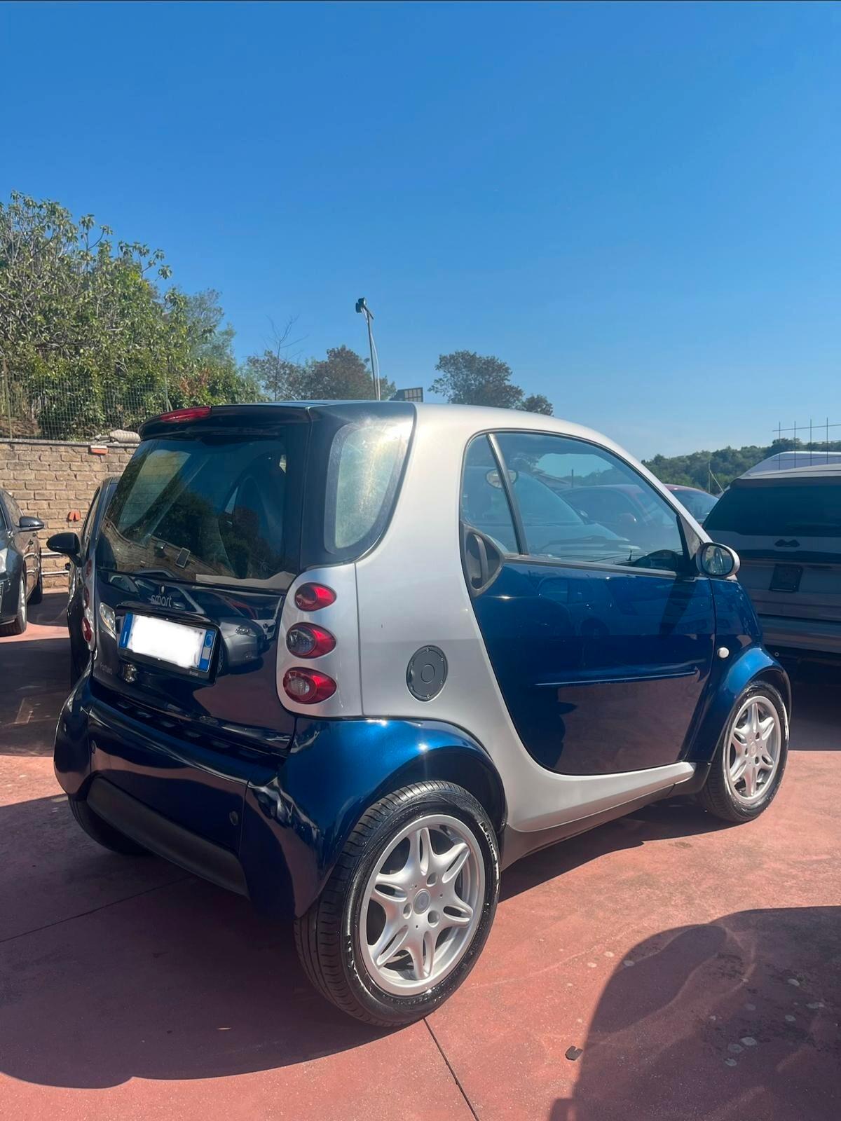Smart 700 city-coupé pure (45 kW)