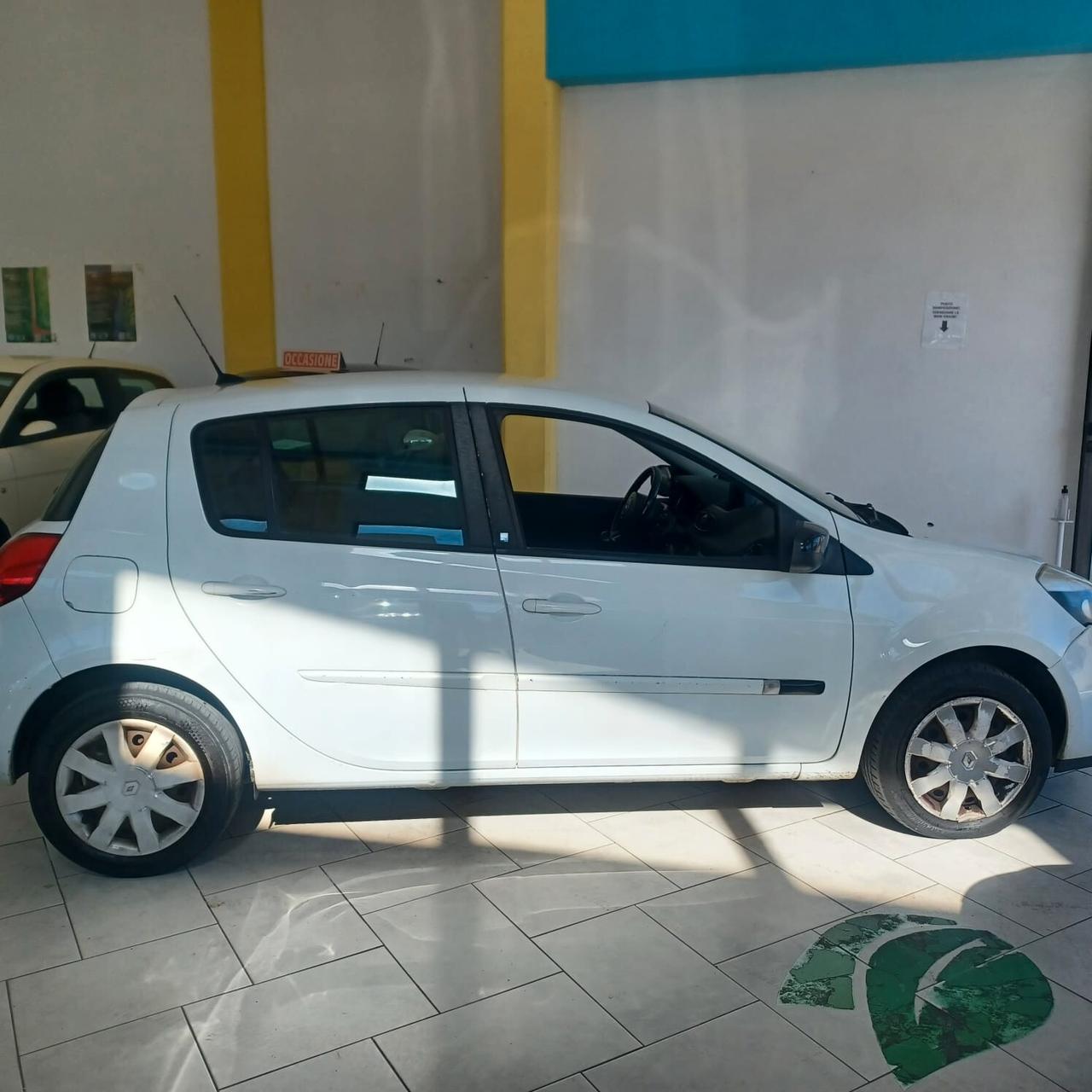 NEOPATENTATI CLIO 1.2 AFFIDABILE GARANZIA 12 MESI