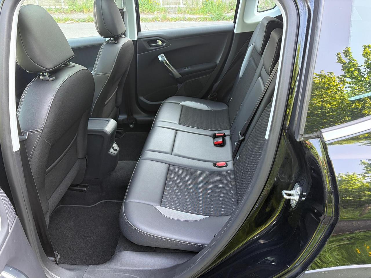 Peugeot 2008 1.6 BlueHDi 120cv S&S tetto Allure