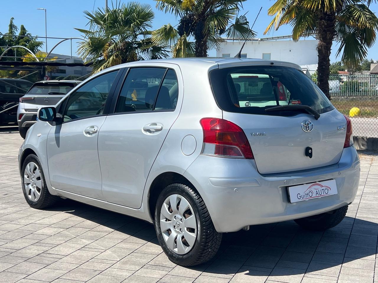 Toyota Yaris 1.0 5 porte Luxury pack FINANZIABILE