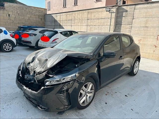 Renault Clio TCe 90 CV 5 porte Evolution sinistrata incdentata 025