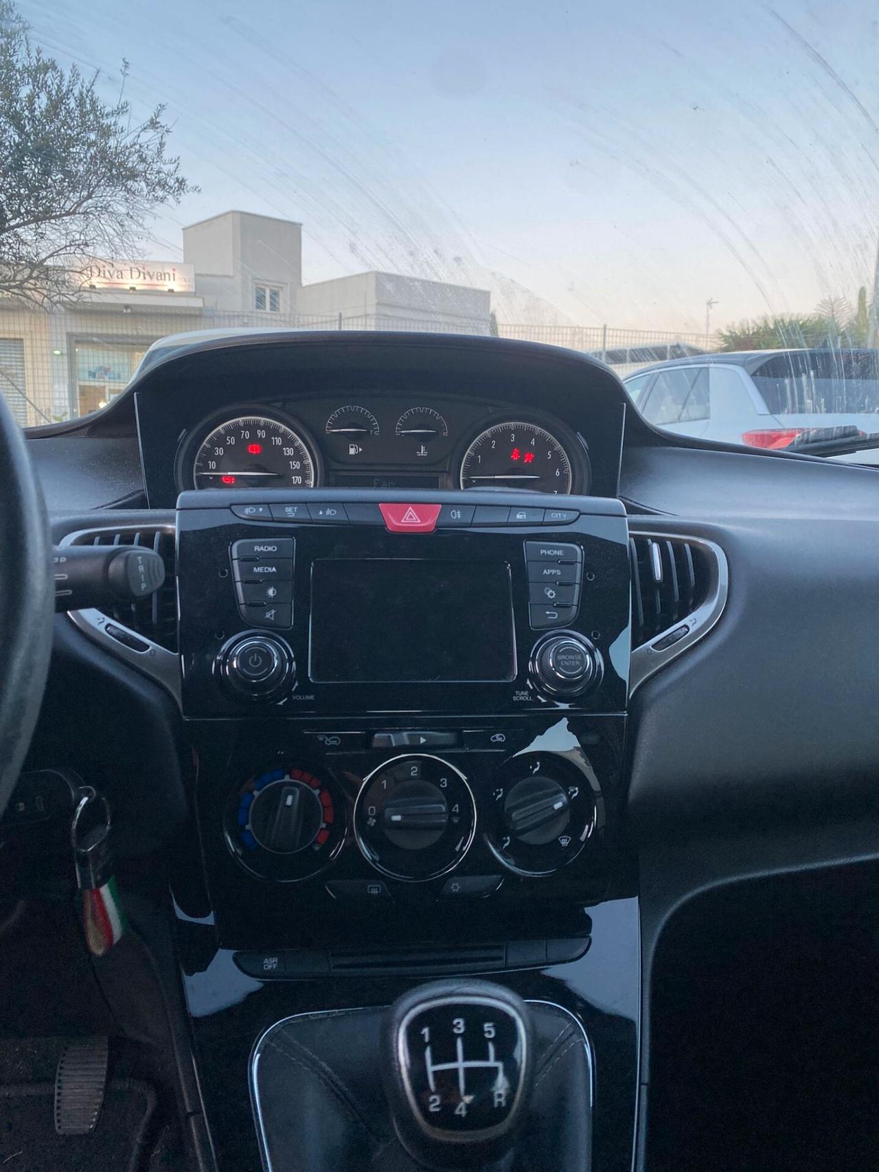 Lancia Ypsilon 1.2 69 CV 5 porte Platinum