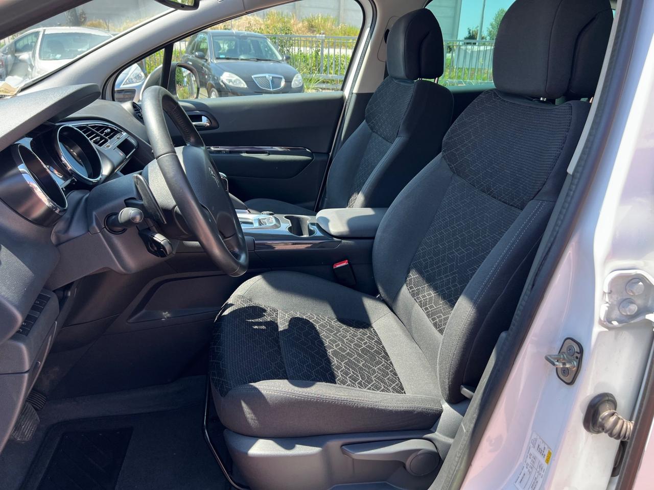 Peugeot 3008 1.6 HDi 115CV Allure