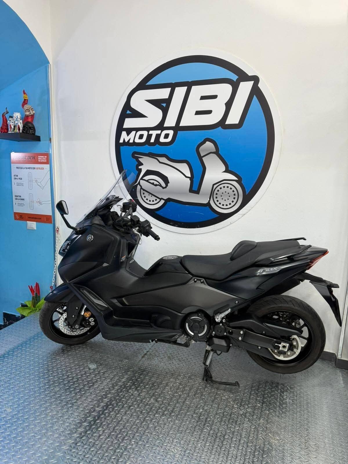 YAMAHA T-MAX 560