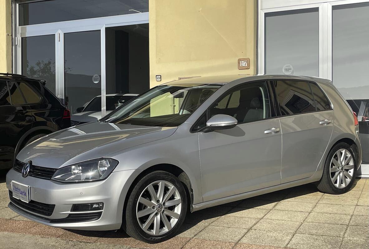 Volkswagen Golf 1.6 TDI 110 CV 5p. Comfortline BlueMotion Technology Cerchi lega da 17 – sensori park anteriore e posteriore – vetri privacy-clima bi/zona