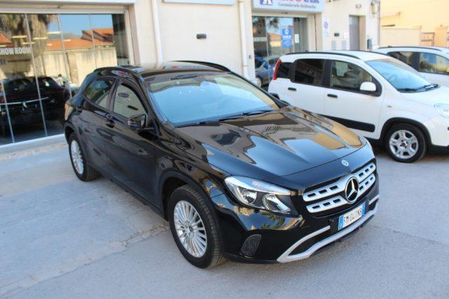 MERCEDES-BENZ GLA 200 d Automatic 4Matic Business