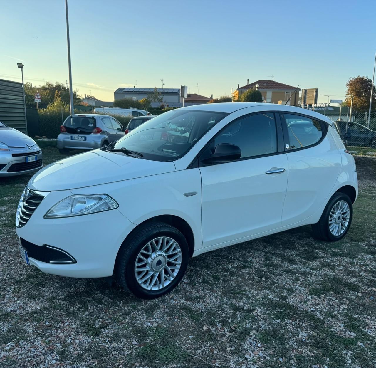 Lancia Ypsilon 0.9 TwinAir 85 CV 5 porte Metano Ecochic Gold