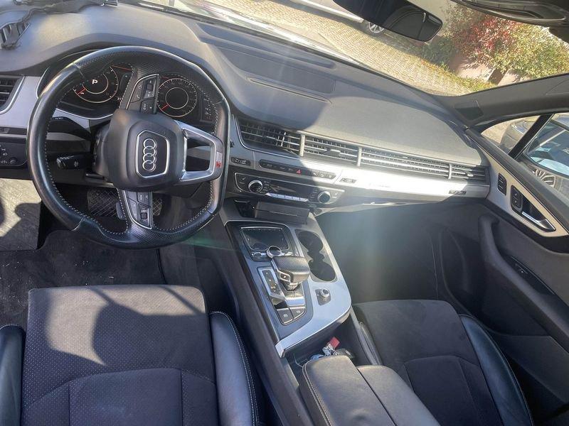 Audi Q7 3.0 TDI quattro tiptronic S- LINE