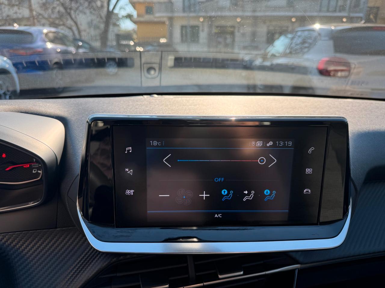 Peugeot 208 Peugeut 5 porte allure