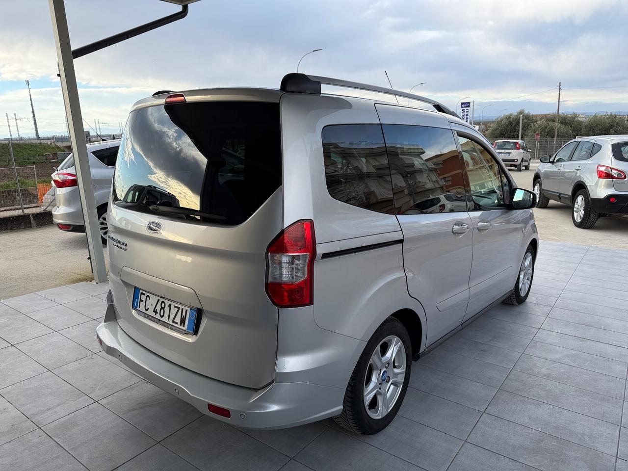Ford Tourneo Courier 1.5 TDCI 75 CV Titanium