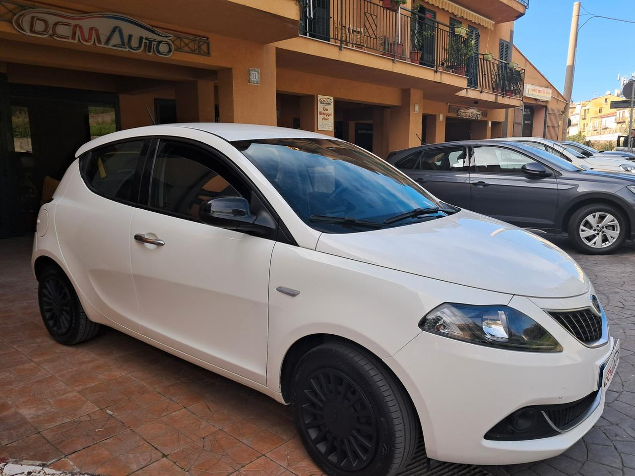 Lancia Ypsilon 1.0 FireFly 5 porte S&S Hybrid Ecochic Silver