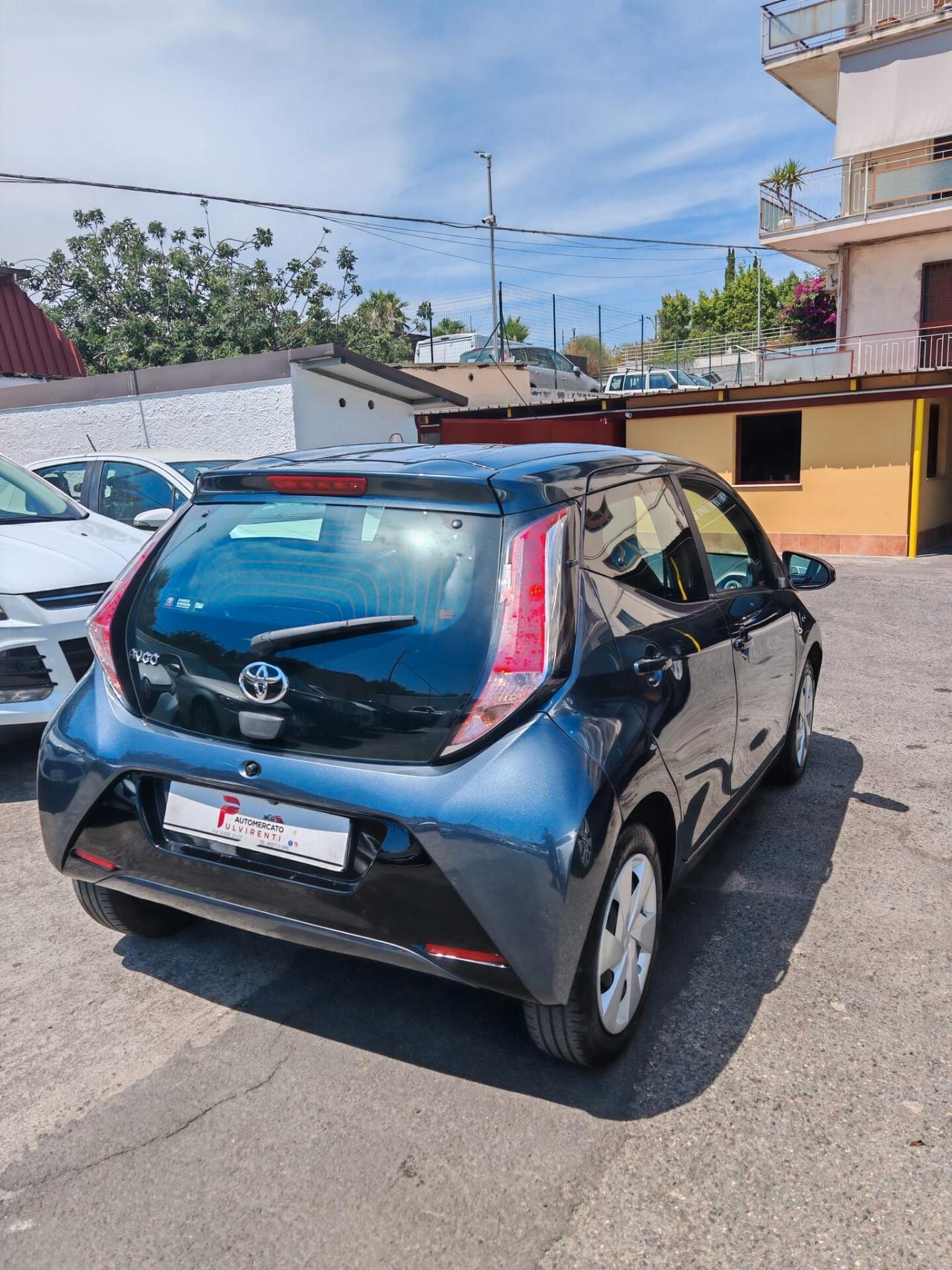 Toyota Aygo 1.0 VVT-i 72 CV 5 porte x-play MMT Automatica
