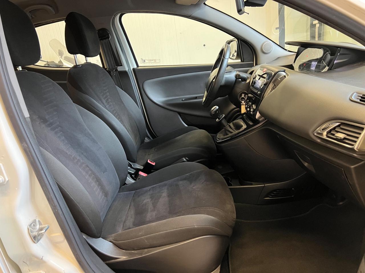 Lancia Ypsilon 0.9 TwinAir 85 CV 5 porte Metano Ecochic Elefantino