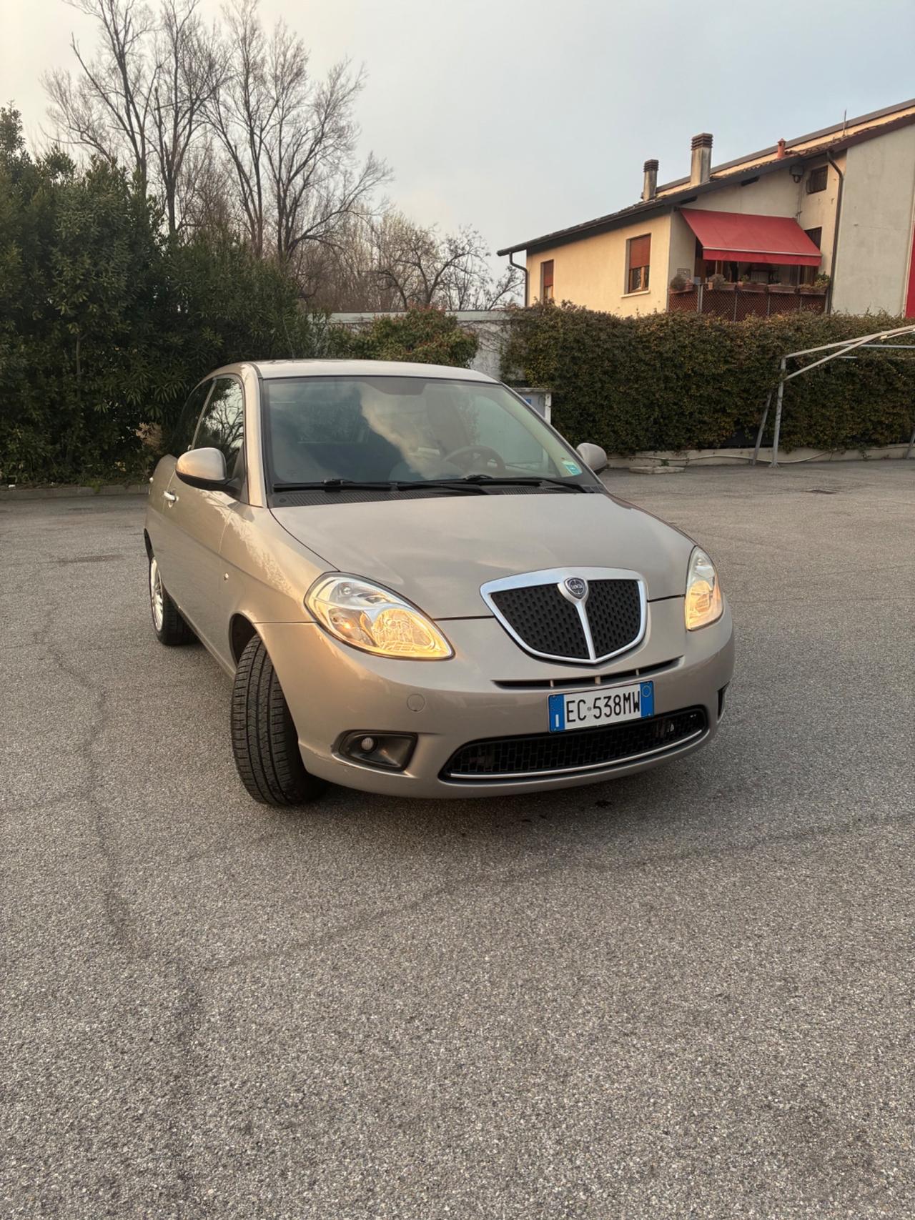 Lancia Ypsilon 1.2 Versus