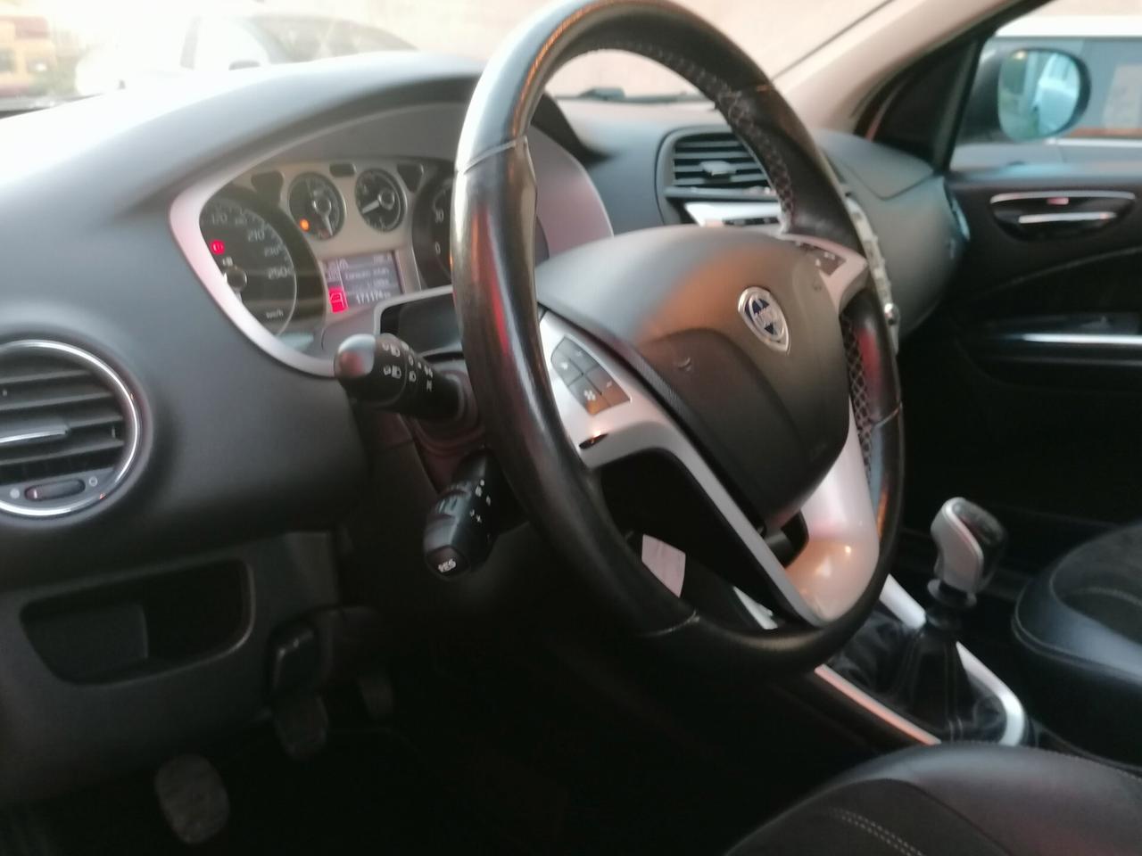 Lancia Delta 1.6 MJT Platino( da vetrina)