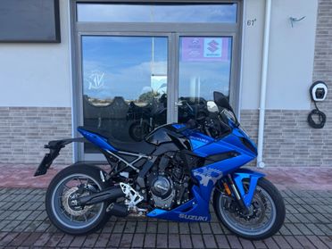 Suzuki GSX-8R Racing