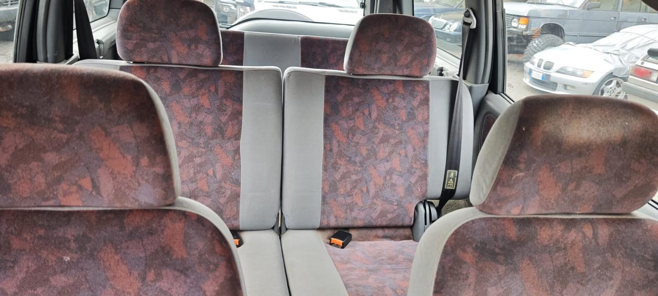 Nissan Terrano II 2.4i 12V cat 5 porte SE