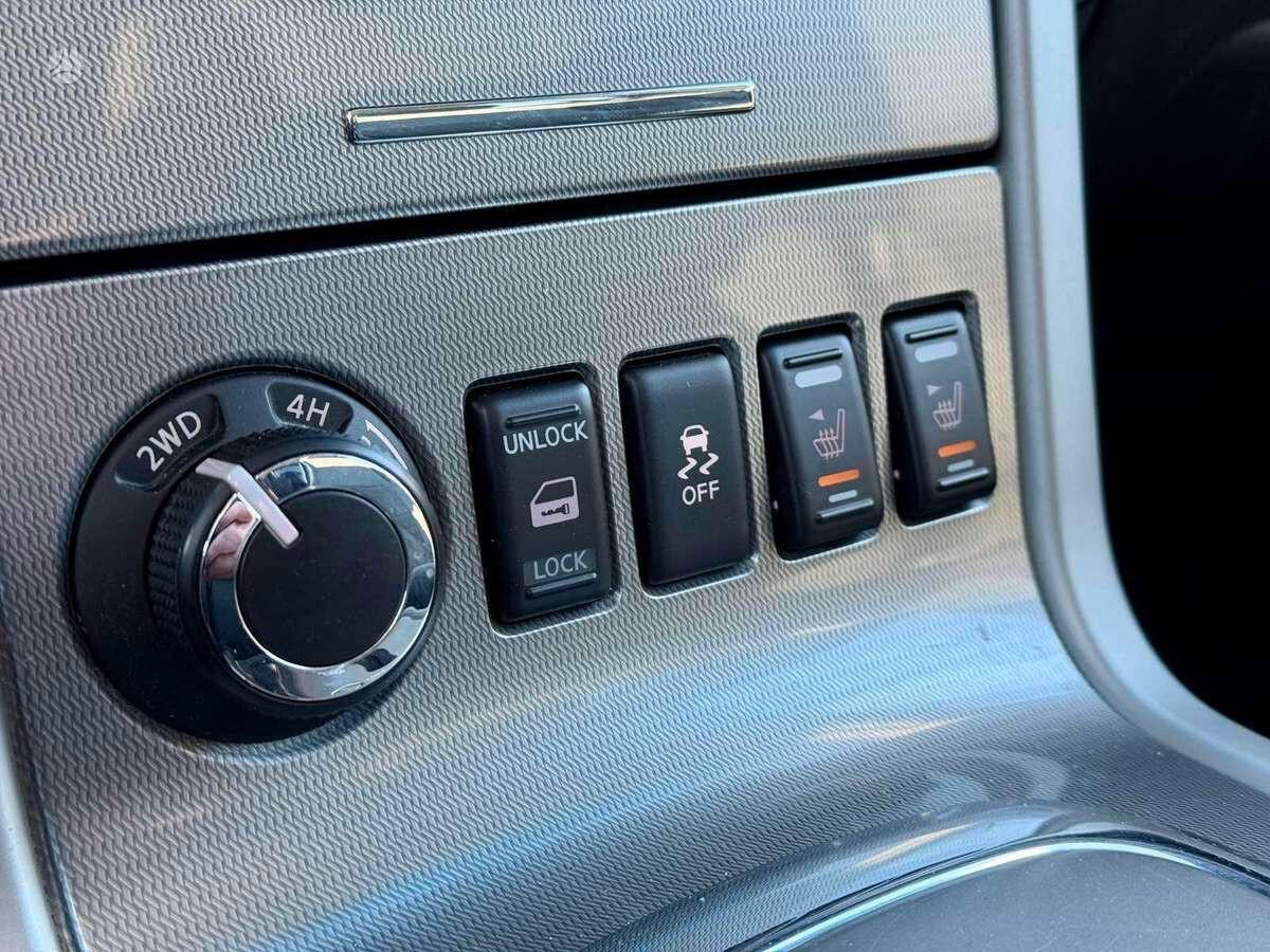 Nissan Navara 2.5 dCi 190CV automatico 4 porte Double Cab 2015