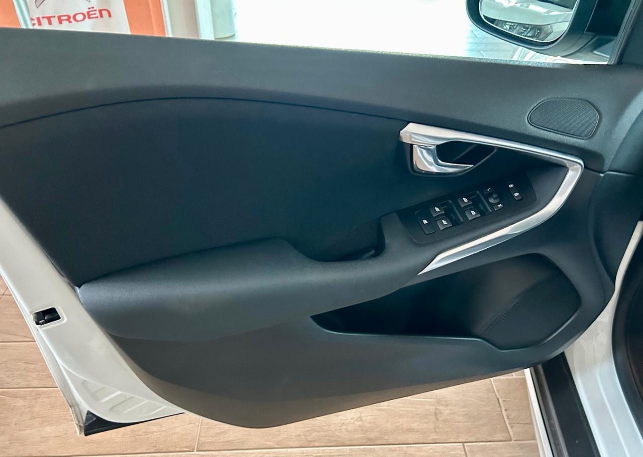 Volvo V40 Cross Country D2 Momentum