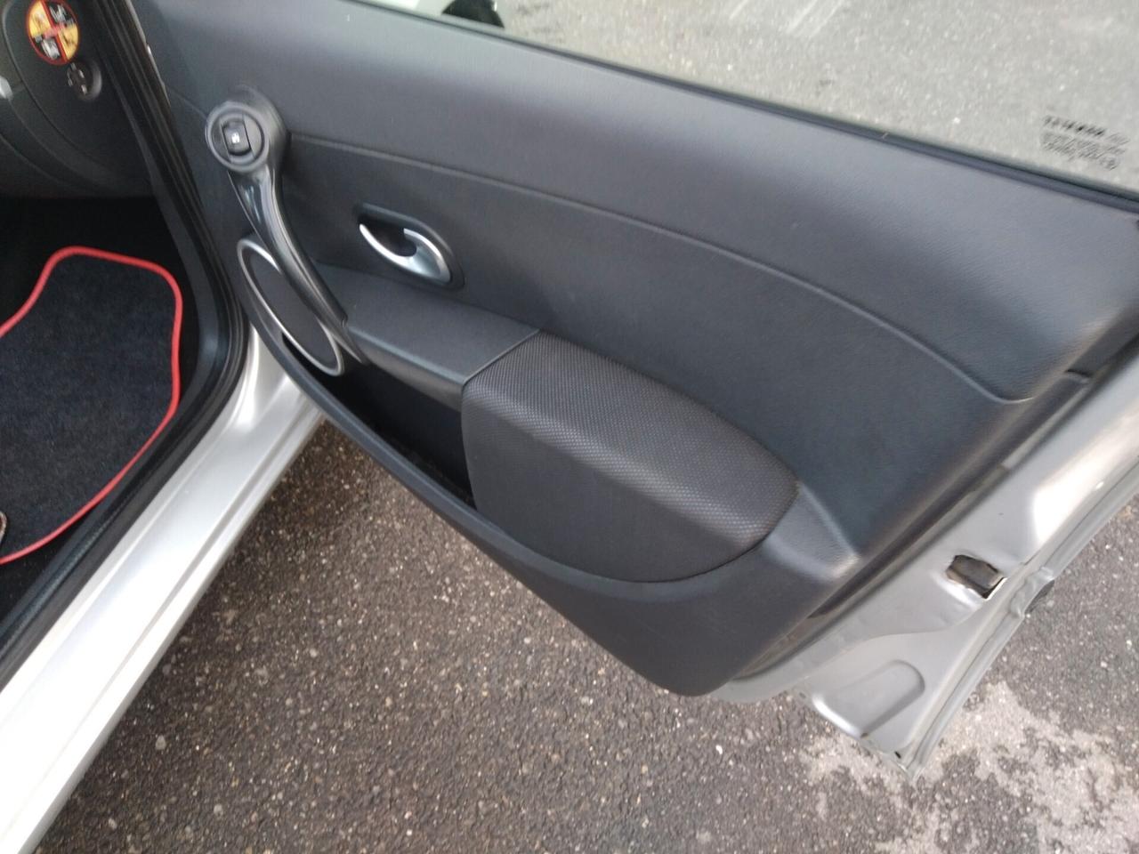 Renault Clio 1.2 16V 75cv 5 porte Luxe x neopatentati