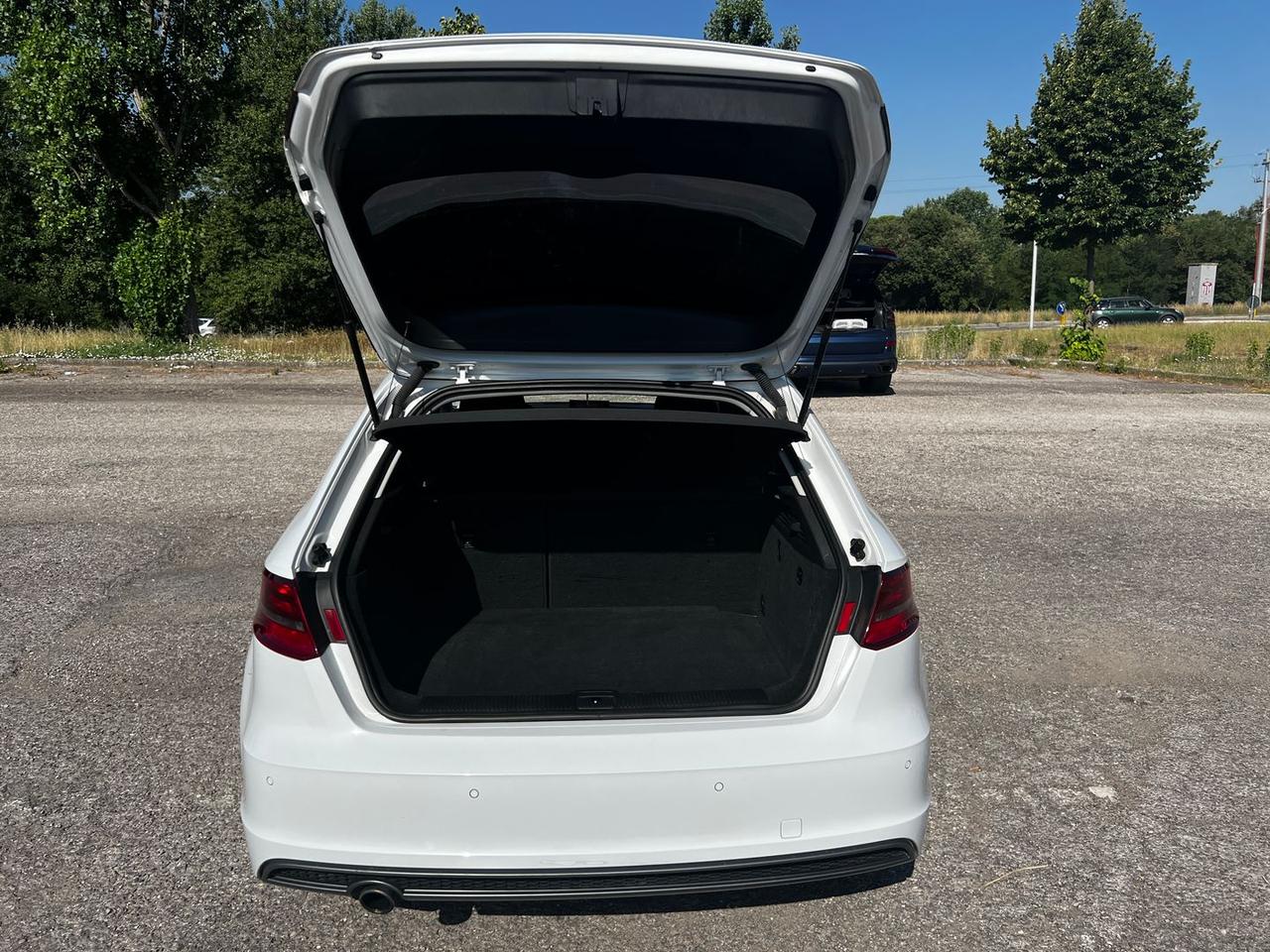 Audi A3 1.6 TDI Ambition #11389