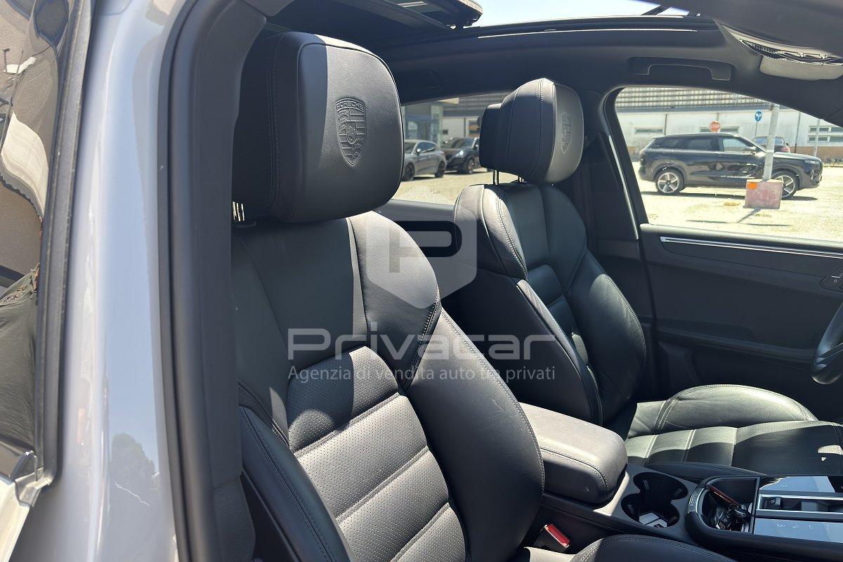PORSCHE Macan 2.0