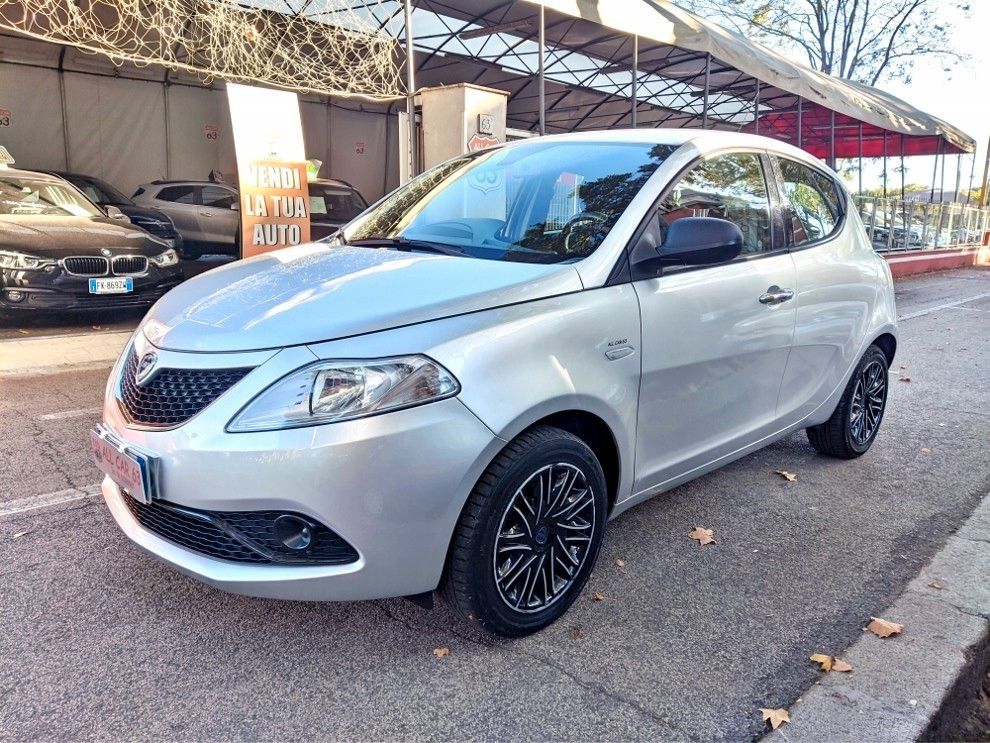 Lancia Ypsilon 1.2 5 POSTI OK NEOPATENTATI EURO 6