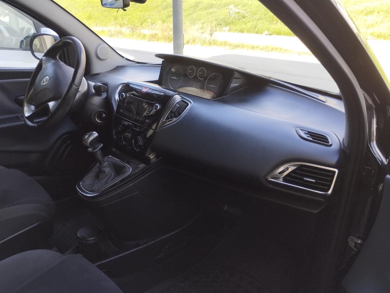 Lancia Ypsilon 1.2 69 CV 5 porte