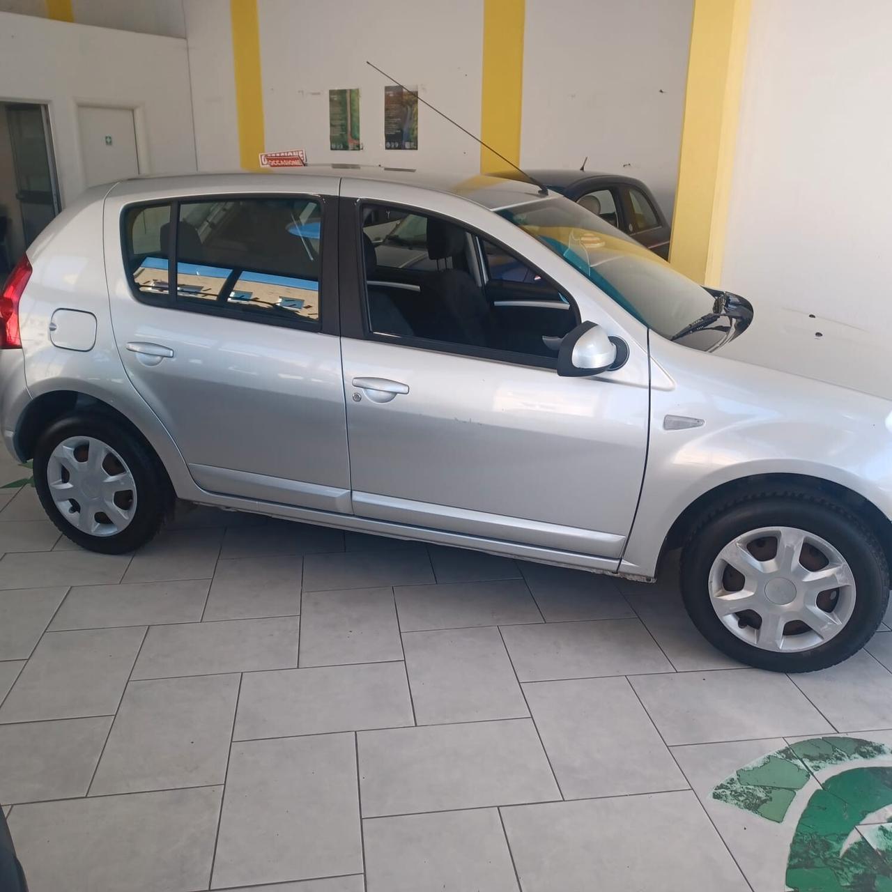 149.588 GPL DI FABBRICA SANDERO 1.4 PER NEOPATENTATI