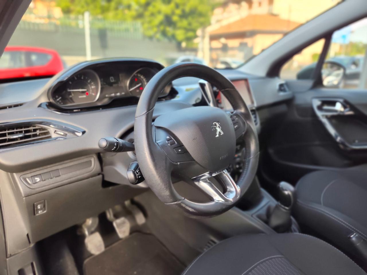 Peugeot 208 PureTech 82 5 porte Black Line