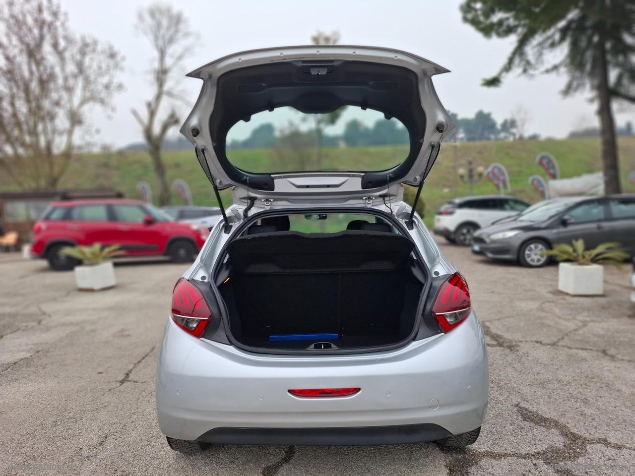 PEUGEOT 208 BlueHDi 75 5p. Allure