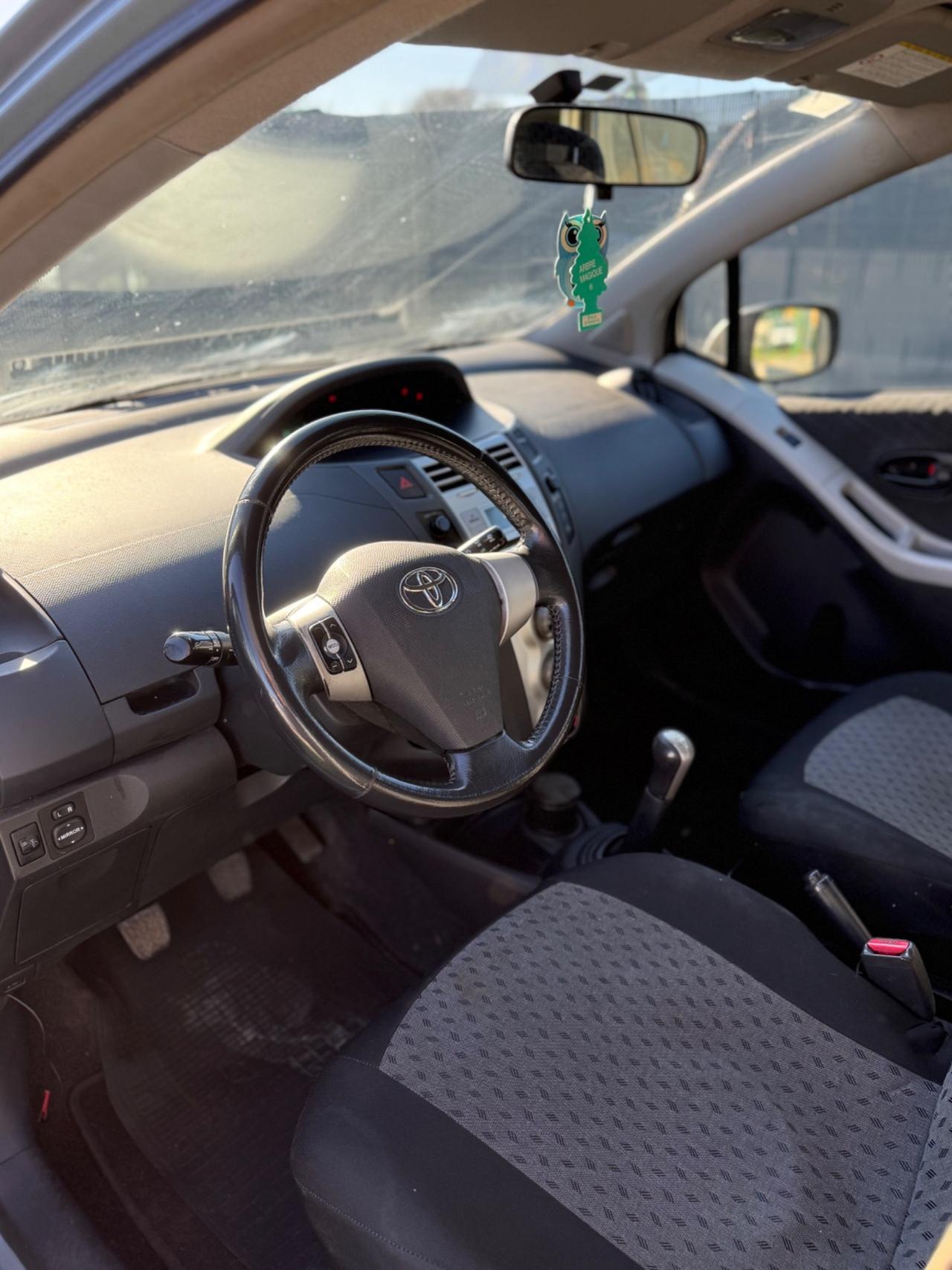 Toyota YARIS 1.0 BENZINA SOL NEOPATENTATI 5 PORTE