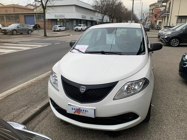 Lancia Ypsilon 1.0 FireFly 5 porte S&S Hybrid Ecochic Silver