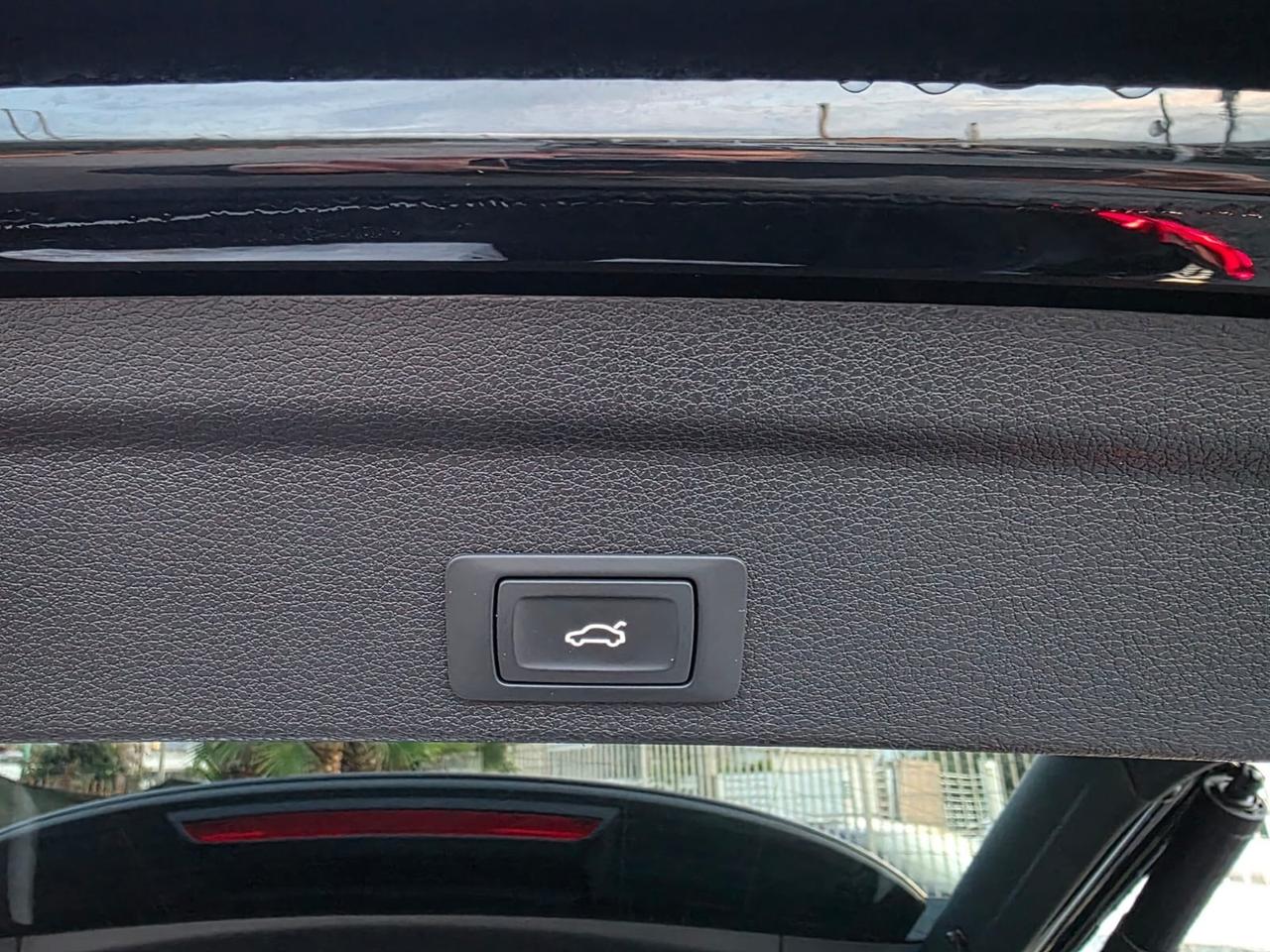 Audi Q3 35 TDI S tronic Identity Black