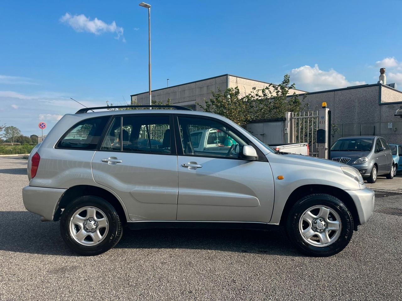 Toyota RAV 4 2.0 16V BENZ 5 porte Sol