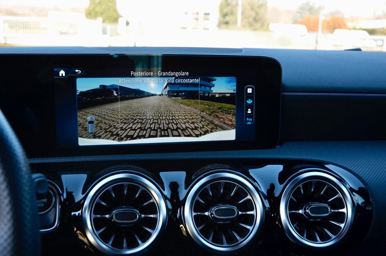 MERCEDES-BENZ A 250e PHEV PLUG IN PREMIUM AMG LINE 218cv AUTO, UNICOPROPRIETARIO, UFF ITALIANA, SERVICE MERCEDES, EURO 6D, RETROCAMERA, LUCI AMBIENTE A 64 COLORI, PERMUTE