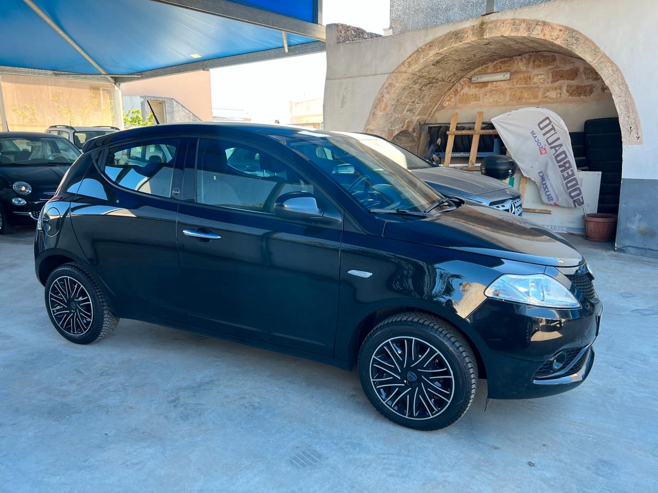 Lancia Ypsilon 1.0 FireFly 5 porte S&S Hybrid Ecochic Gold