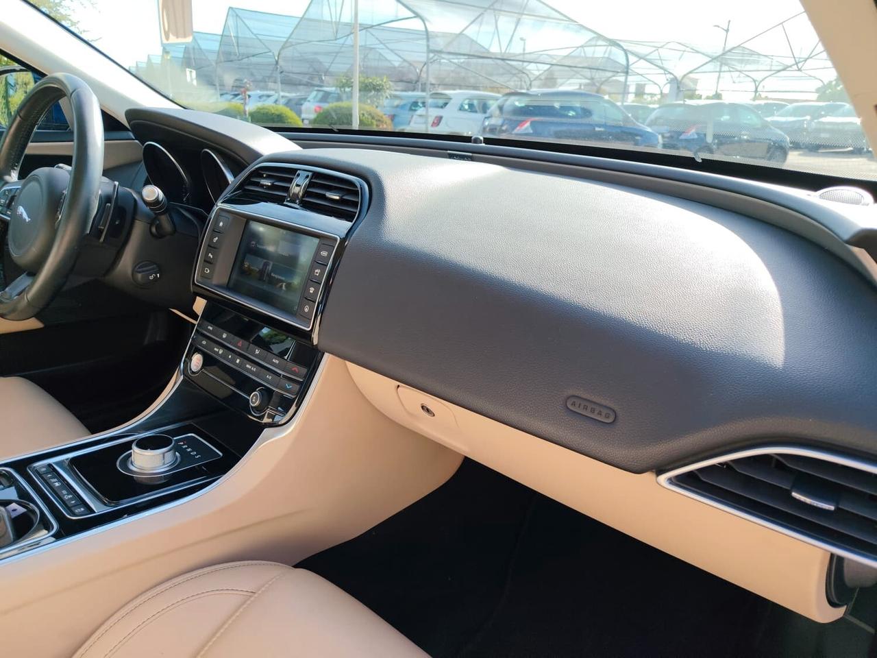 Jaguar XE 2.0 D Turbo 180CV aut. Prestige Business Edition