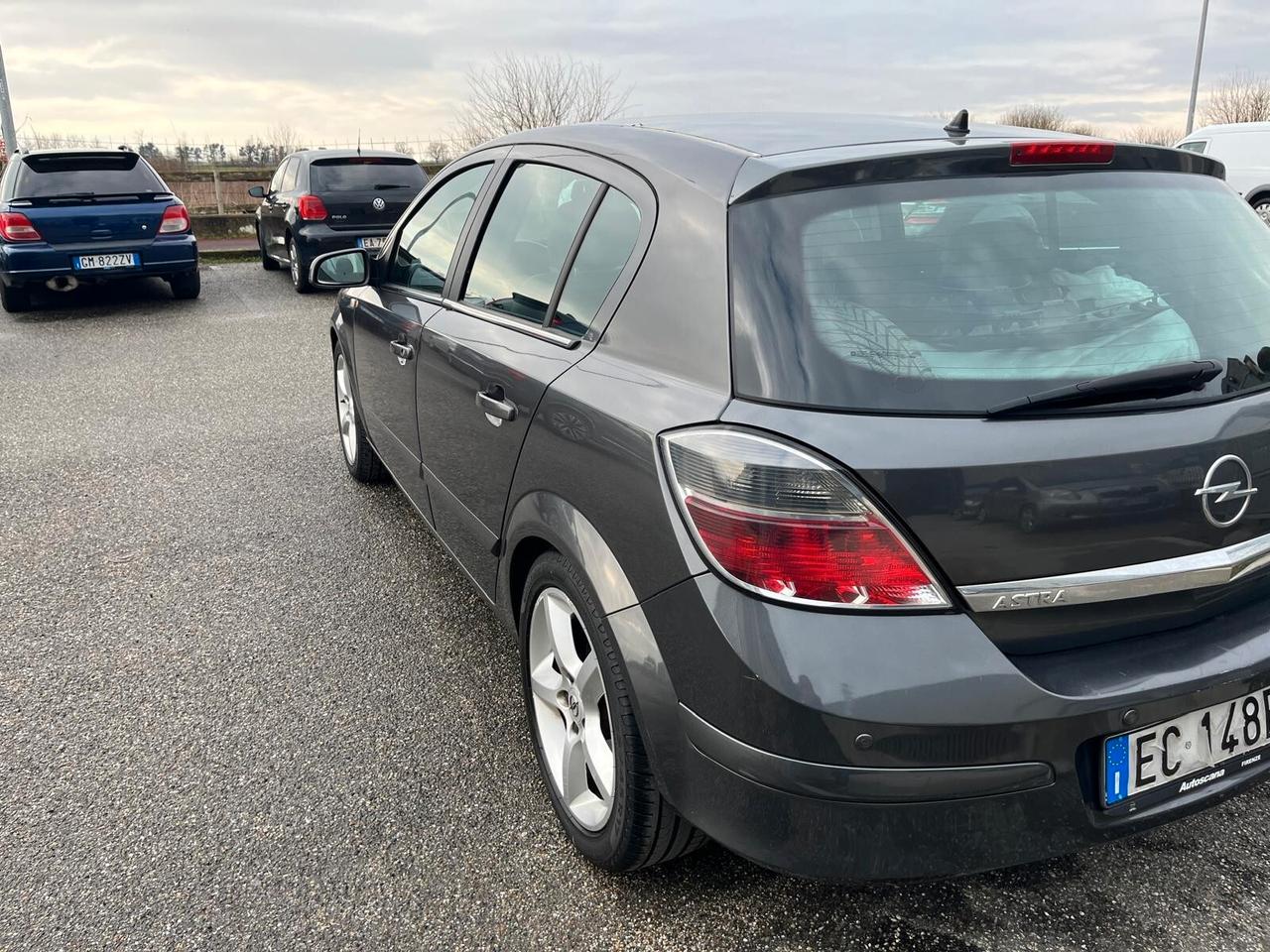 Opel Astra 1.6 115CV 5 porte Cosmo ADATTA AI NEOPATENTATI