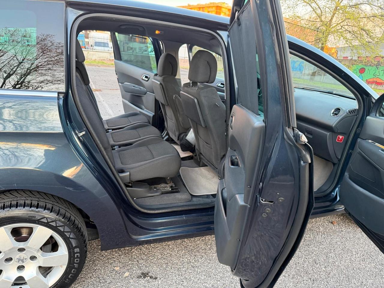 Peugeot 5008 1.6 e-HDi 112CV Stop&Start cambio robotizzato Active