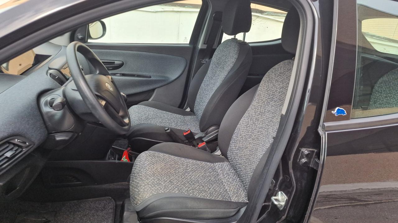 Lancia Ypsilon 1.2 69 CV 5 porte Platinum