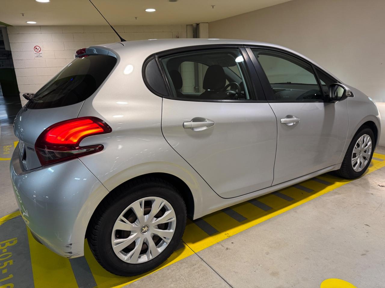 Peugeot 208 1.2 Benzina (leggermente grandinata)